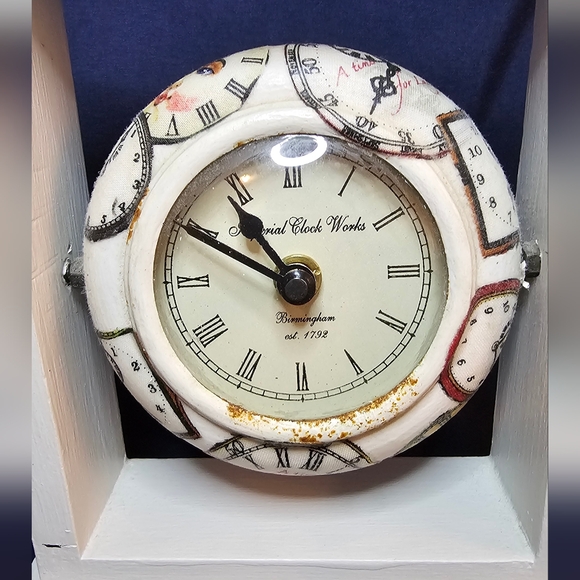 Tabletop Clock - Picture 2 of 4